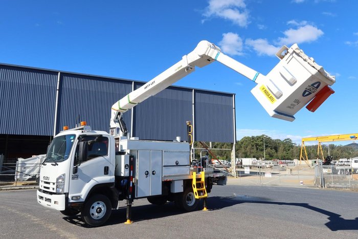 2014 Isuzu F Series FRR 500