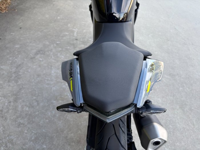2025 CFMOTO 300 NK ABS
