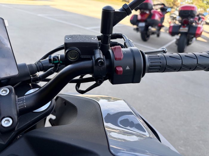 2025 CFMOTO 300 NK ABS