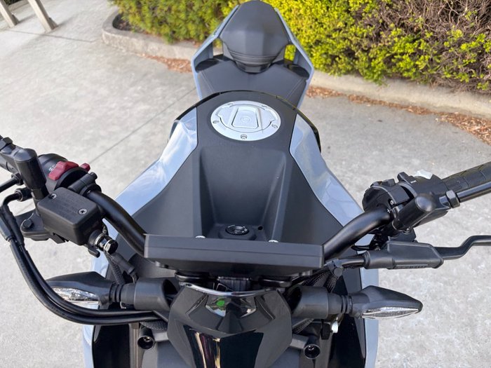 2025 CFMOTO 300 NK ABS