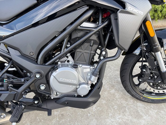 2025 CFMOTO 300 NK ABS