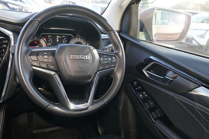 2022 Isuzu MU-X LS-T