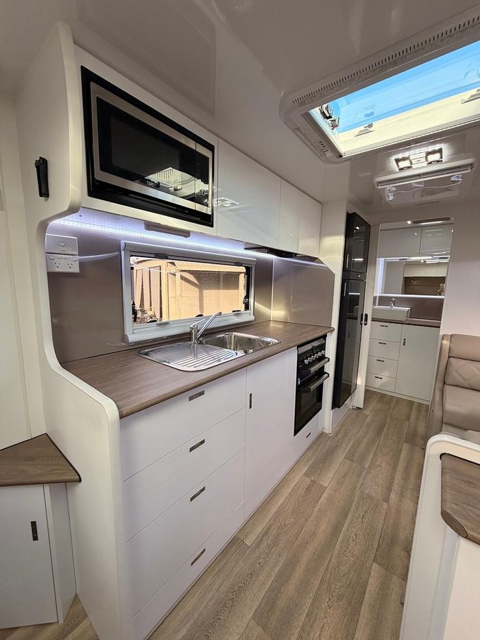 2025 Red Centre Kimberley 196 Type B (was $122,990, NOW $89,990)