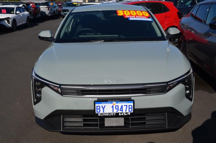 2025 Kia K4 Sport
