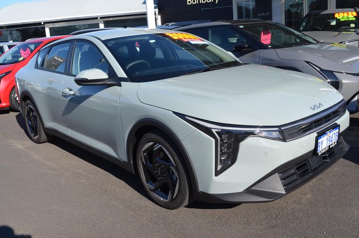 2025 Kia K4 Sport