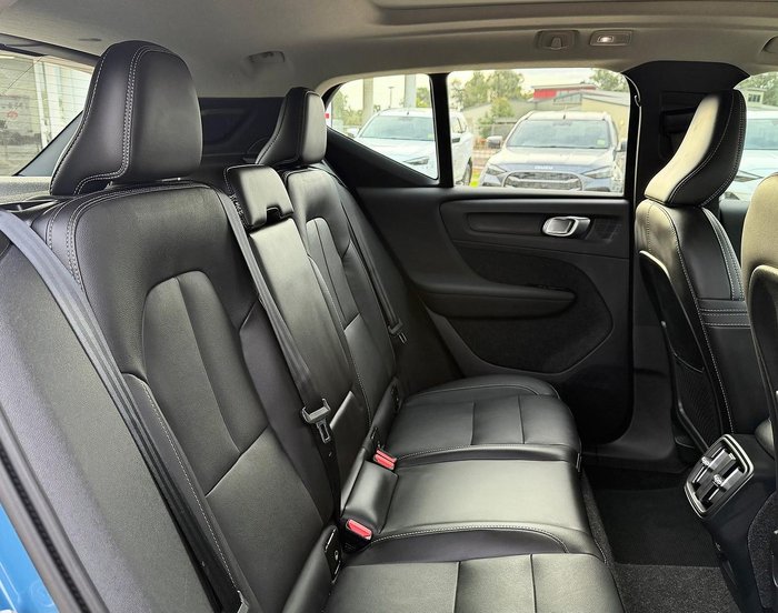 2023 Volvo XC40 Ultimate B5 Dark