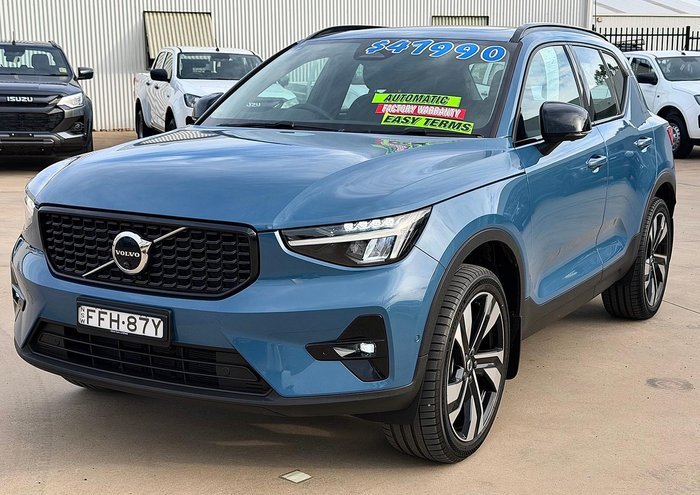 2023 Volvo XC40 Ultimate B5 Dark