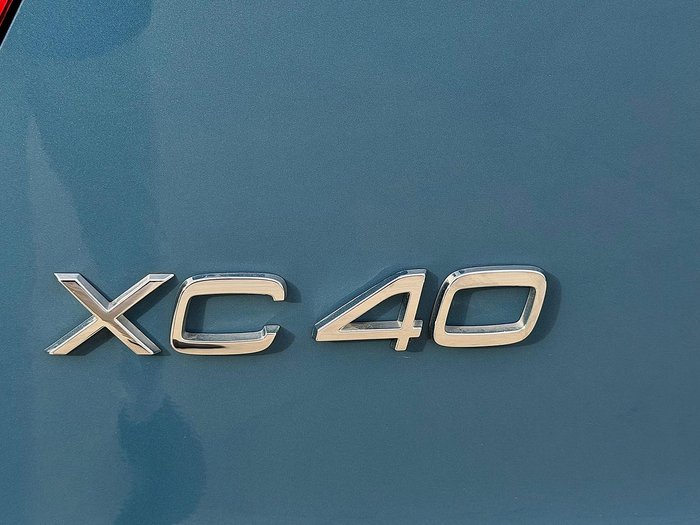 2023 Volvo XC40 Ultimate B5 Dark