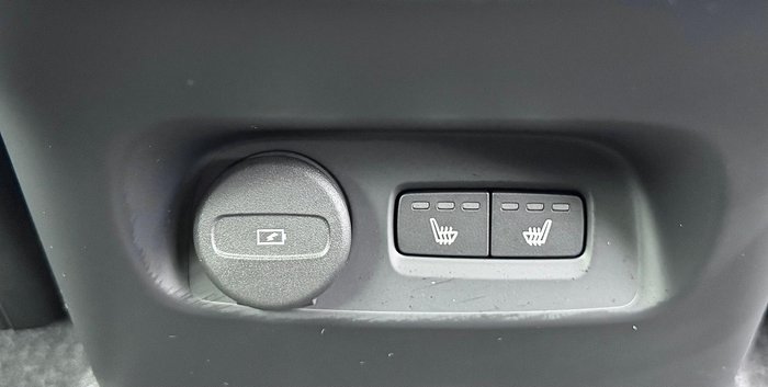 2023 Volvo XC40 Ultimate B5 Dark
