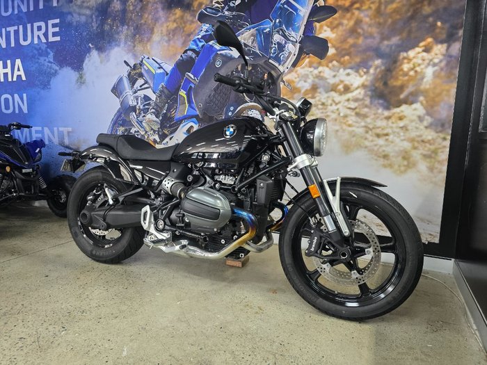 2024 BMW Motorrad R 12 HL BLACK