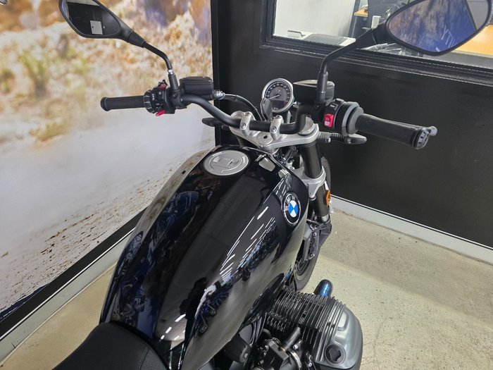 2024 BMW Motorrad R 12 HL BLACK