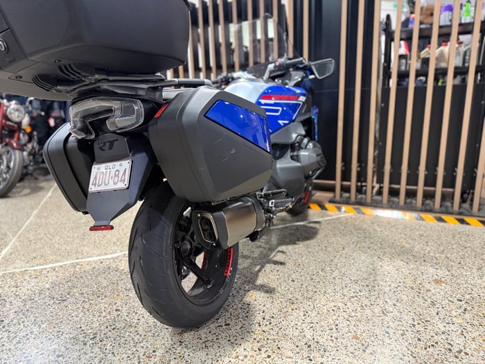 2026 BMW Motorrad 2026 BMW 1300CC R 1300 RT Impulse RACING-BLU