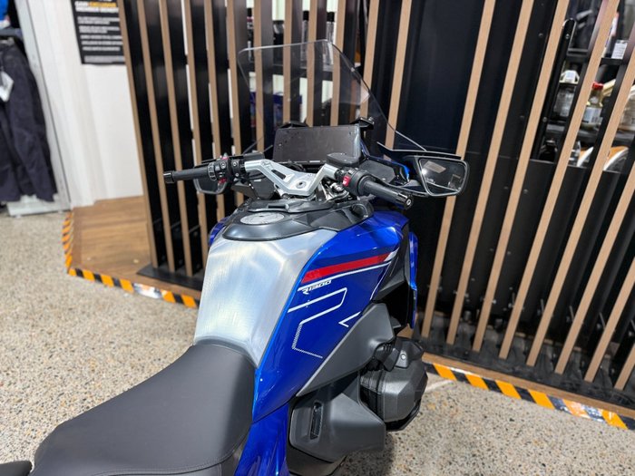 2026 BMW Motorrad 2026 BMW 1300CC R 1300 RT Impulse RACING-BLU