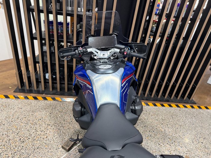 2026 BMW Motorrad 2026 BMW 1300CC R 1300 RT Impulse RACING-BLU