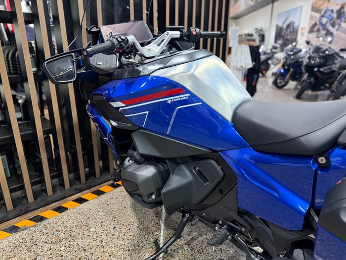 2026 BMW Motorrad 2026 BMW 1300CC R 1300 RT Impulse RACING-BLU