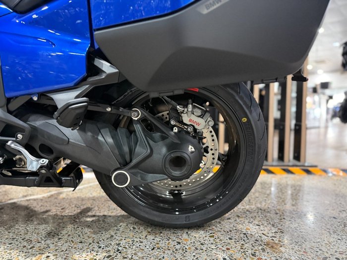 2026 BMW Motorrad 2026 BMW 1300CC R 1300 RT Impulse RACING-BLU