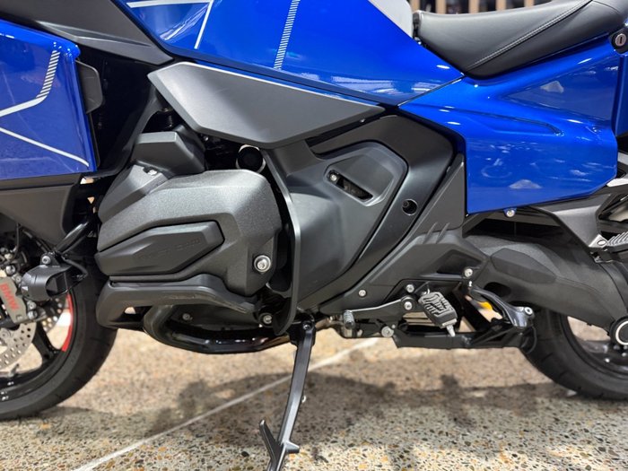 2026 BMW Motorrad 2026 BMW 1300CC R 1300 RT Impulse RACING-BLU