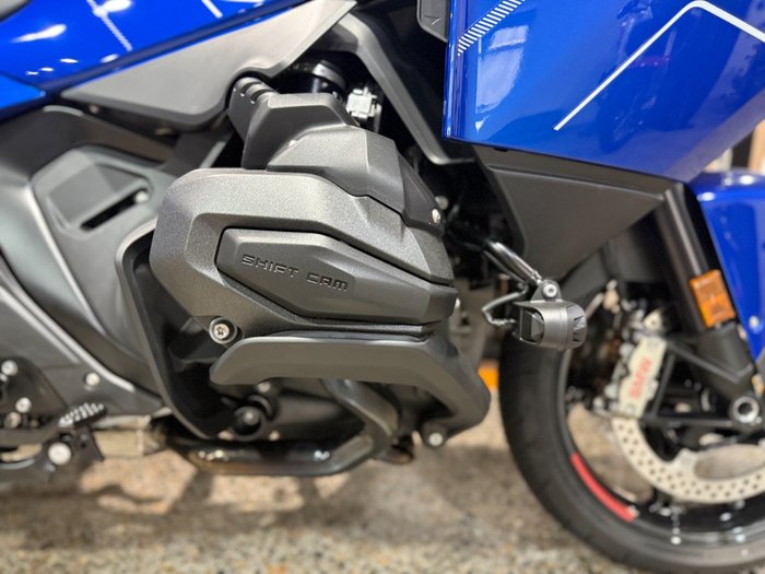 2026 BMW Motorrad 2026 BMW 1300CC R 1300 RT Impulse RACING-BLU