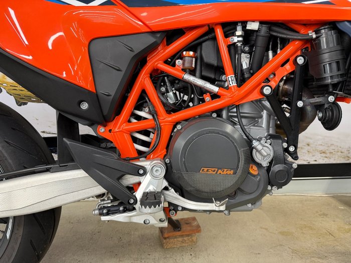 2023 Ktm 690 SMC R ORANGE