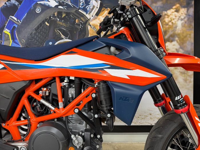 2023 Ktm 690 SMC R ORANGE