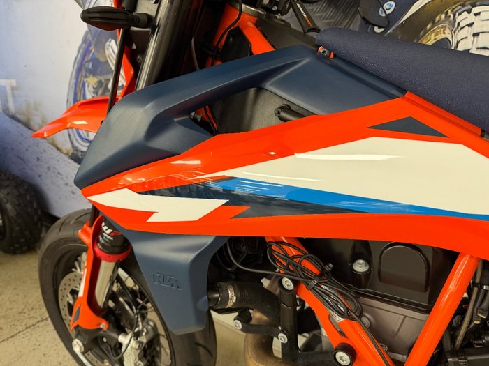 2023 Ktm 690 SMC R ORANGE