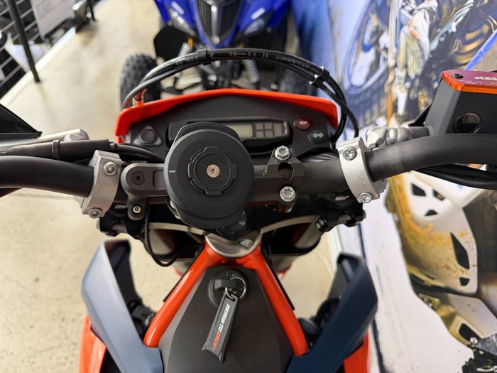 2023 Ktm 690 SMC R ORANGE