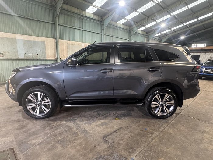 2022 Isuzu MU-X LS-T