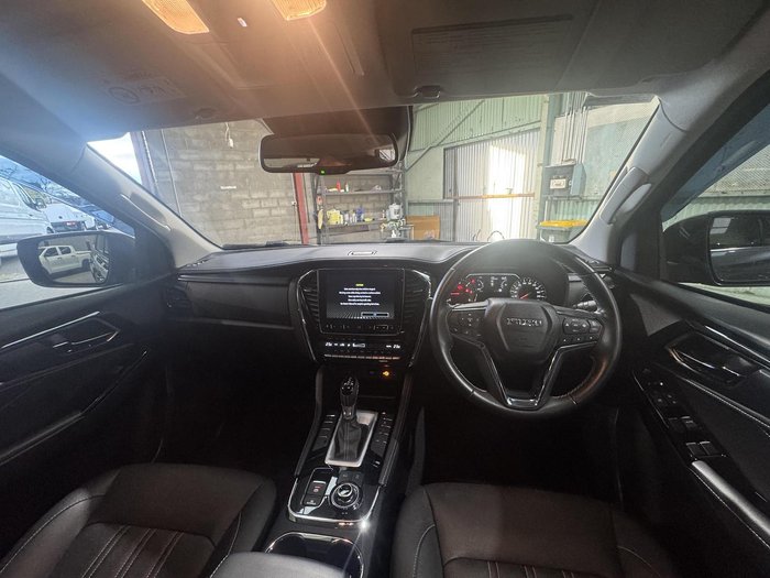 2022 Isuzu MU-X LS-T