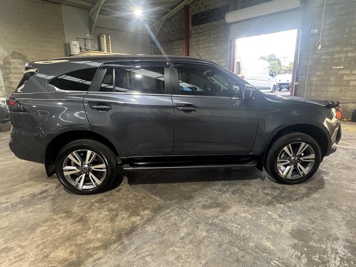 2022 Isuzu MU-X LS-T
