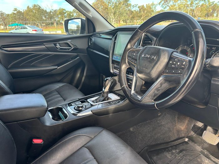 2023 Isuzu MU-X LS-T