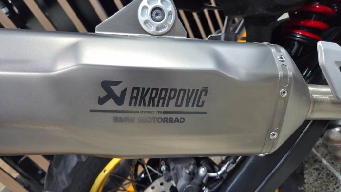 2026 BMW Motorrad F 900 GS LIGHT WHITE UNI/RACINGBLUE MET