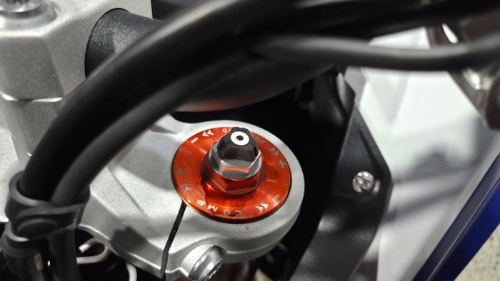 2026 BMW Motorrad F 900 GS LIGHT WHITE UNI/RACINGBLUE MET