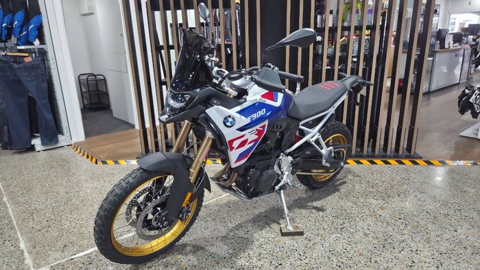 2026 BMW Motorrad F 900 GS LIGHT WHITE UNI/RACINGBLUE MET