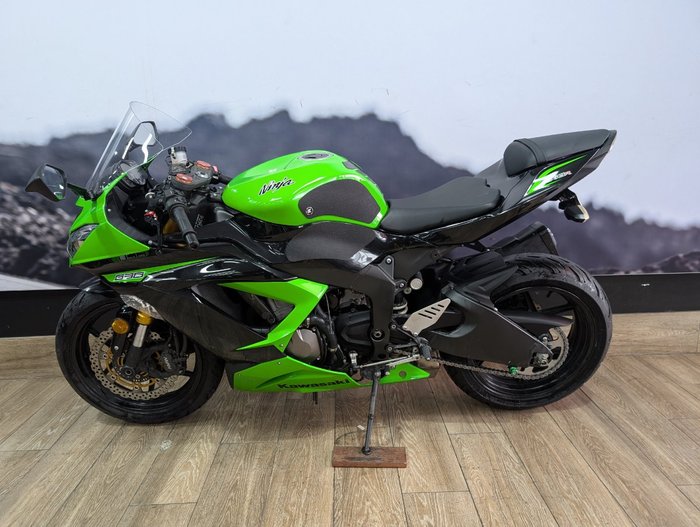 2013 Kawasaki ZX-6R (ZX636) NON ABS GREEN