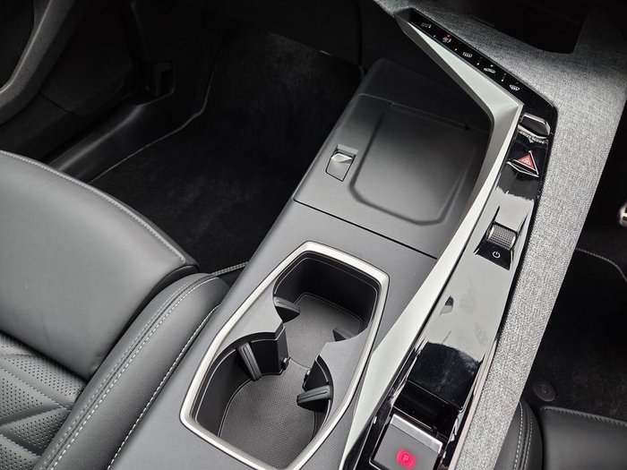 2025 Peugeot 5008 GT Premium Hybrid