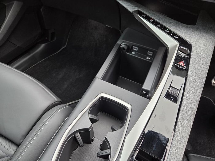 2025 Peugeot 5008 GT Premium Hybrid