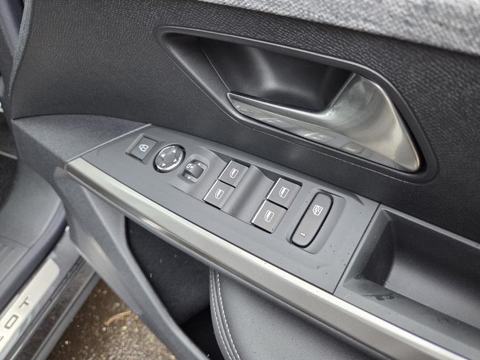 2025 Peugeot 5008 GT Premium Hybrid