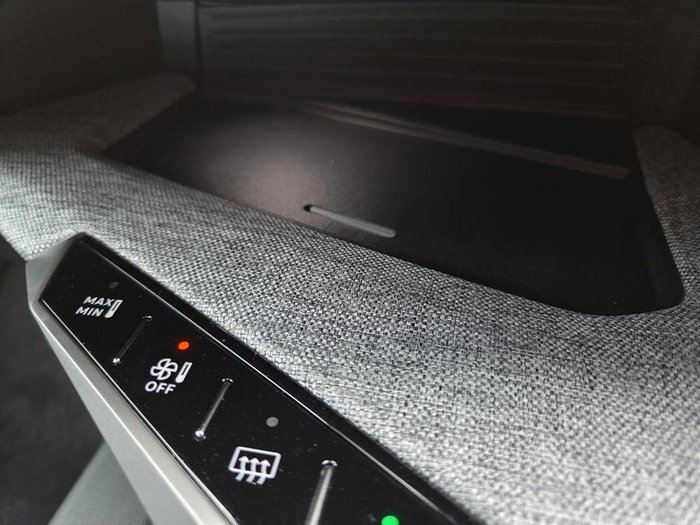 2025 Peugeot 5008 GT Premium Hybrid