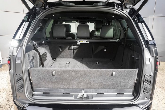 2025 Land Rover Discovery D350 Tempest