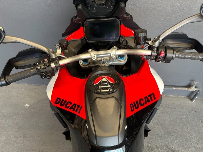 2022 Ducati MULTISTRADA V4 PIKES PEAK R