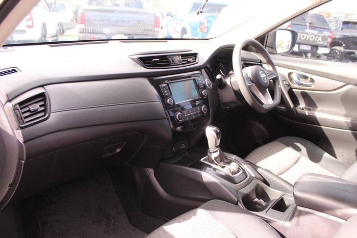 2022 Nissan X-TRAIL ST+