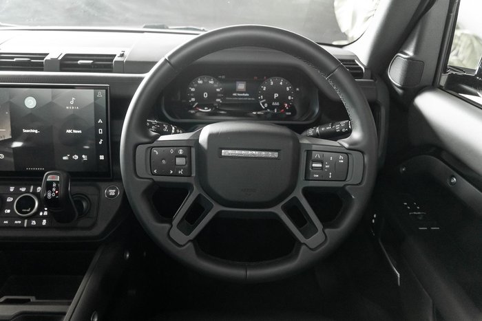 2025 Land Rover Defender 90 P425 X-Dynamic SE