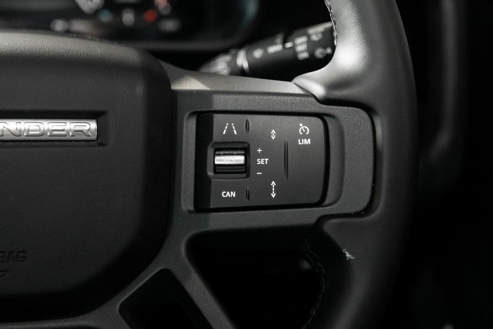 2025 Land Rover Defender 90 P425 X-Dynamic SE