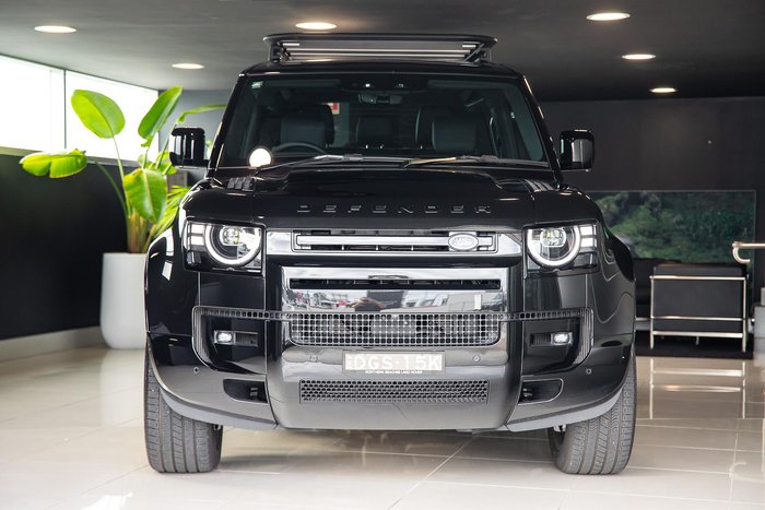 2025 Land Rover Defender 90 P425 X-Dynamic SE