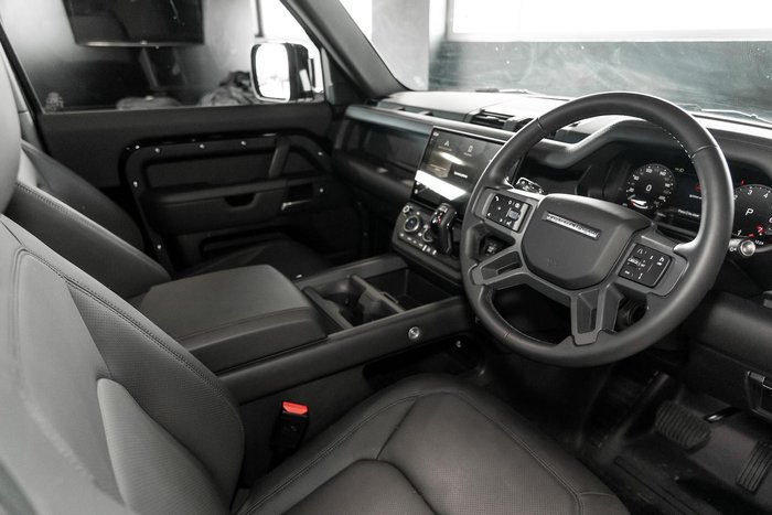 2025 Land Rover Defender 90 P425 X-Dynamic SE