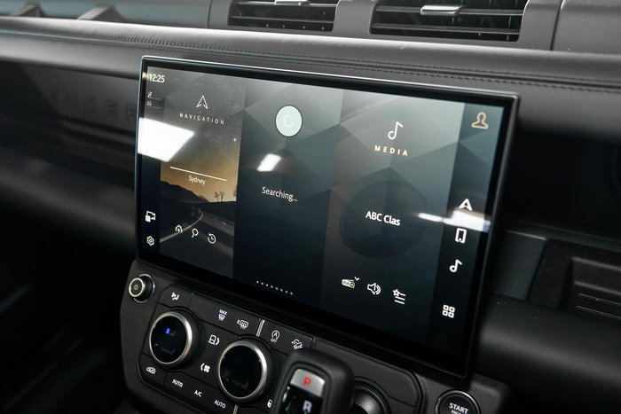 2025 Land Rover Defender 90 P425 X-Dynamic SE