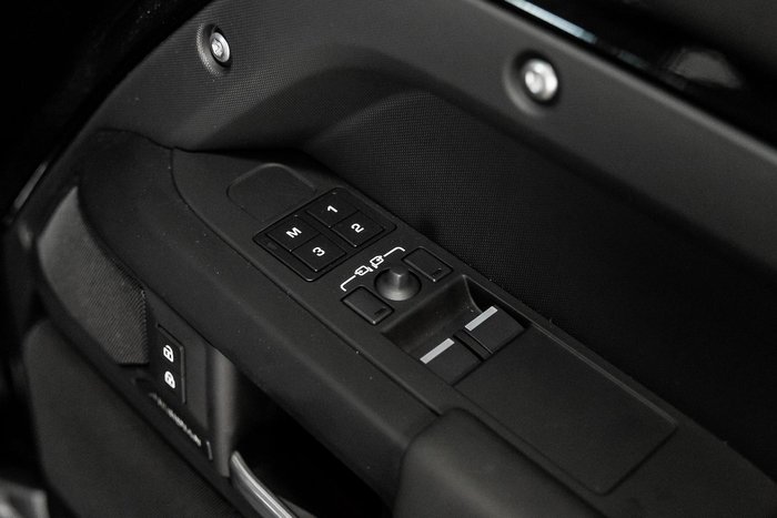 2025 Land Rover Defender 90 P425 X-Dynamic SE
