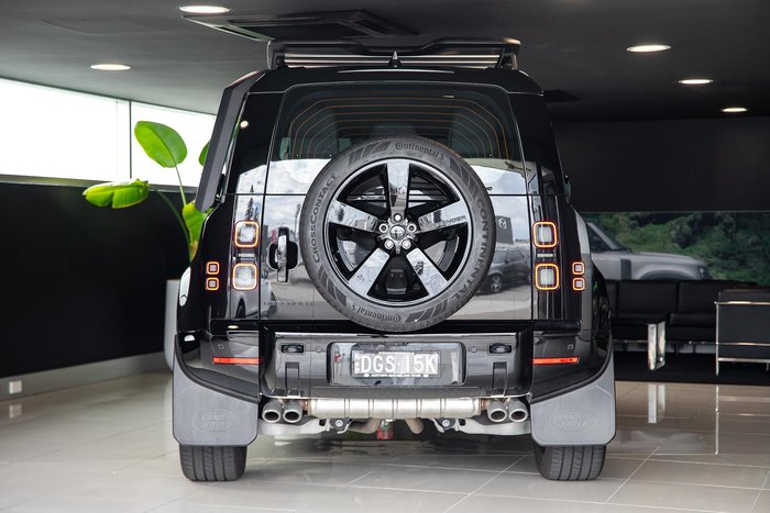 2025 Land Rover Defender 90 P425 X-Dynamic SE