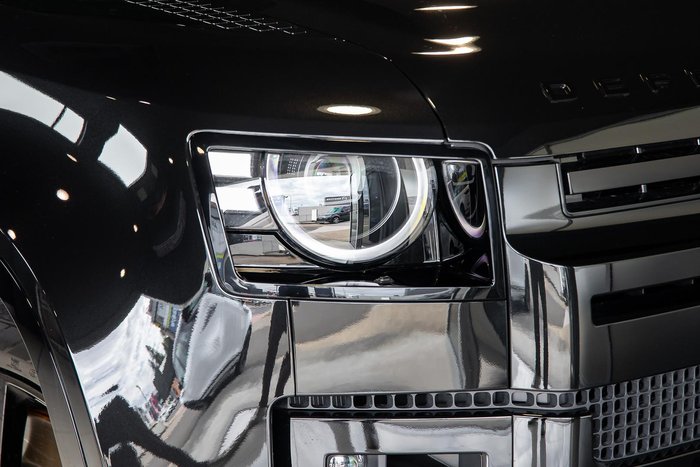 2025 Land Rover Defender 90 P425 X-Dynamic SE