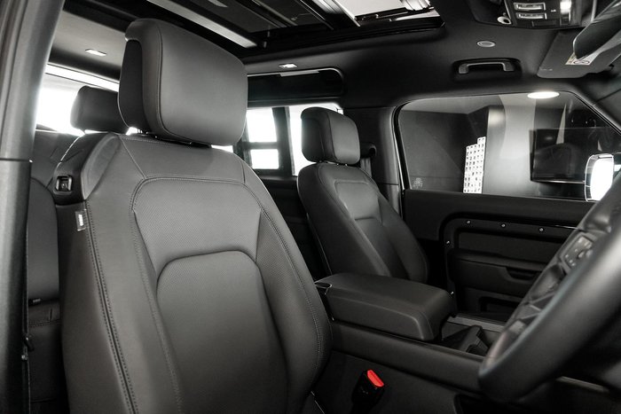 2025 Land Rover Defender 90 P425 X-Dynamic SE